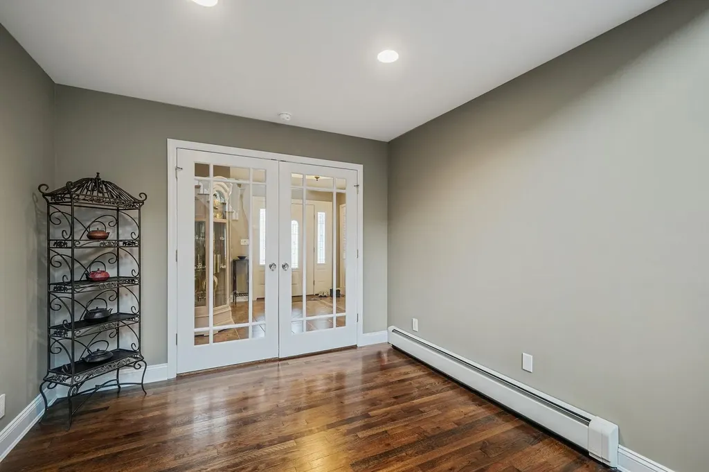 24 Lucinda Drive Babylon NY 11702