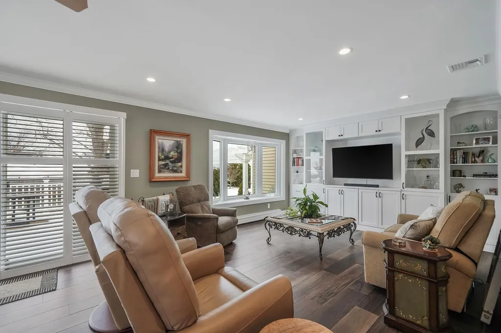 24 Lucinda Drive Babylon NY 11702
