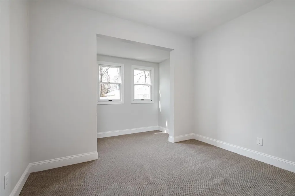 513 S 9th Street Lindenhurst NY 11757