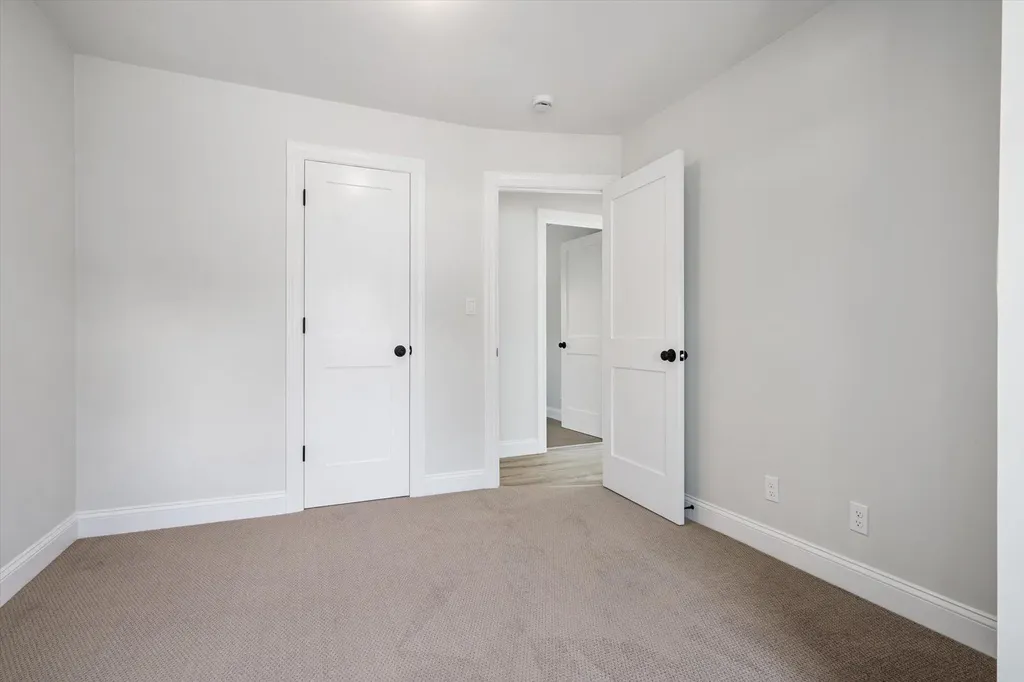 513 S 9th Street Lindenhurst NY 11757