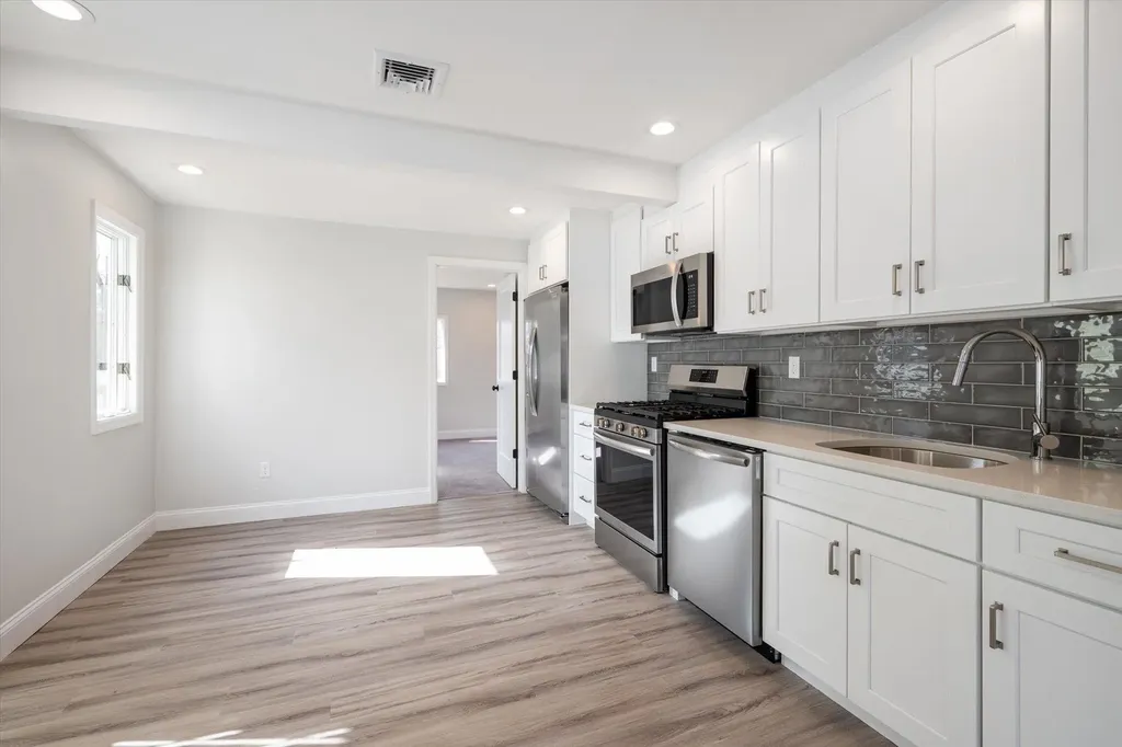513 S 9th Street Lindenhurst NY 11757