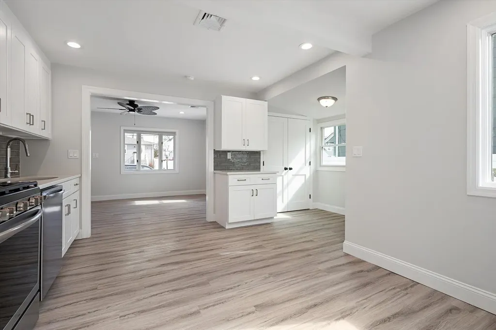 513 S 9th Street Lindenhurst NY 11757