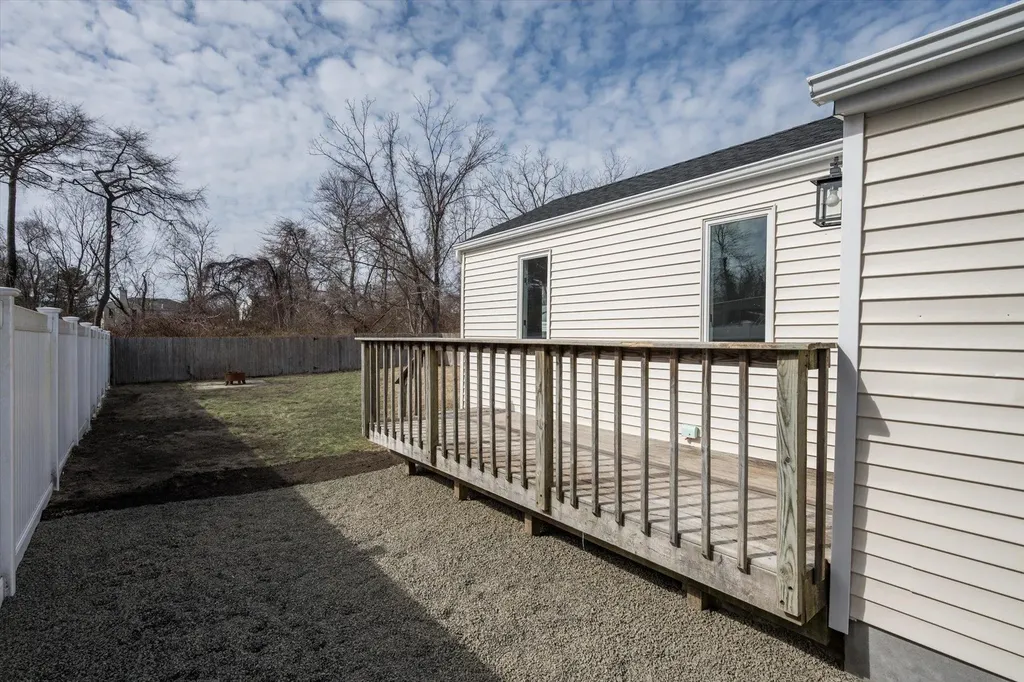513 S 9th Street Lindenhurst NY 11757