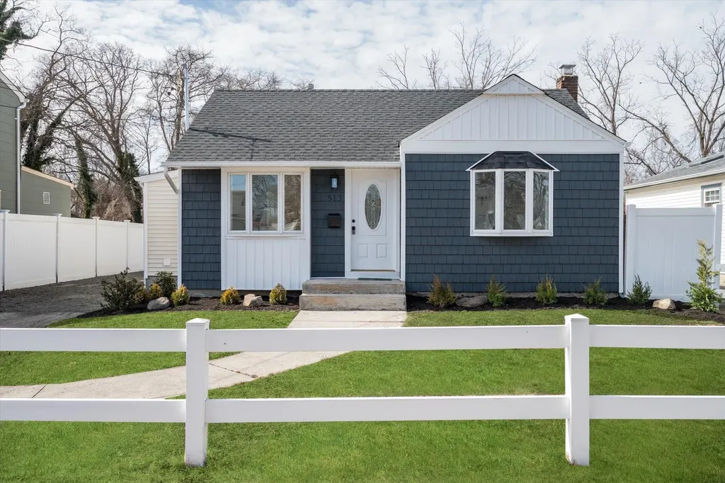 513 S 9th Street Lindenhurst NY 11757