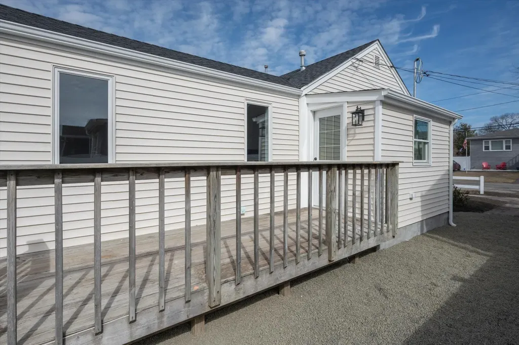 513 S 9th Street Lindenhurst NY 11757