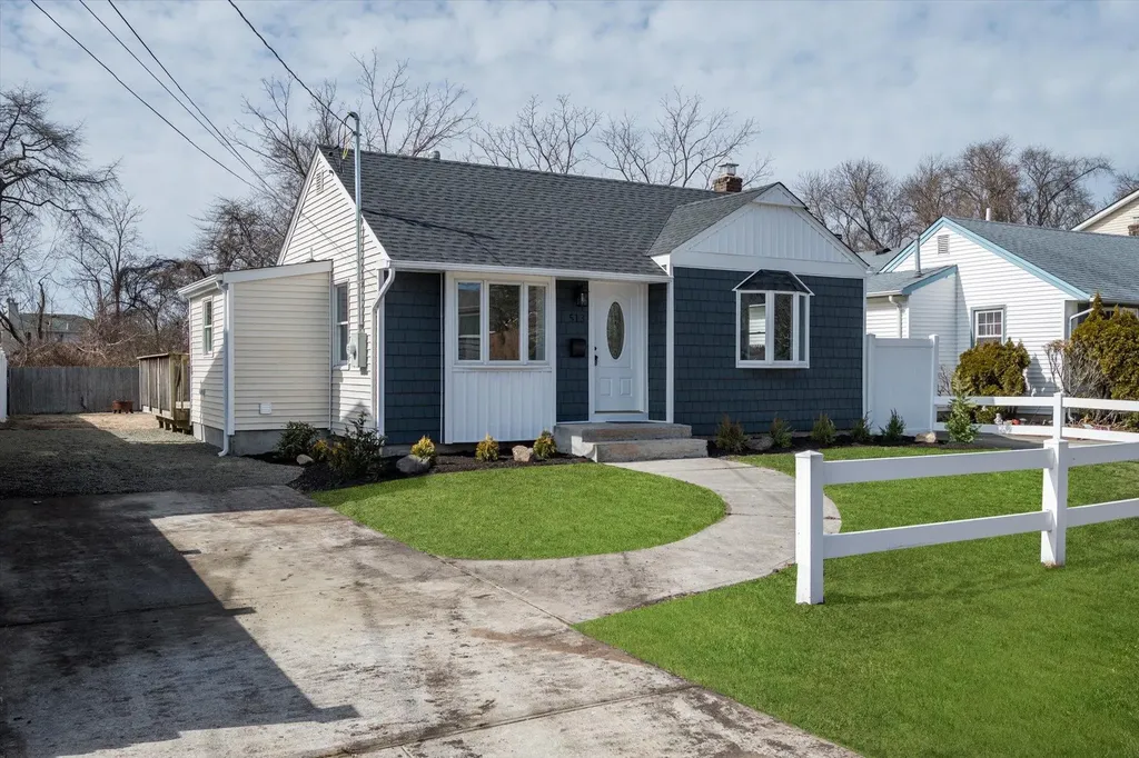 513 S 9th Street Lindenhurst NY 11757