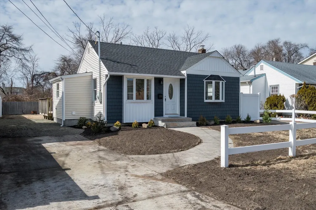 513 S 9th Street Lindenhurst NY 11757
