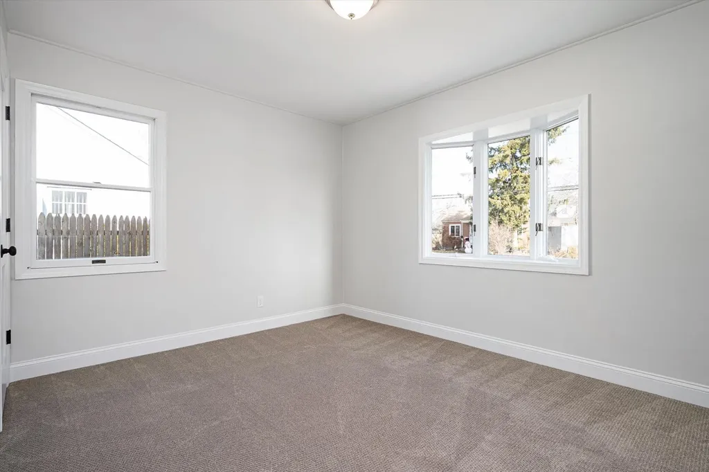 513 S 9th Street Lindenhurst NY 11757