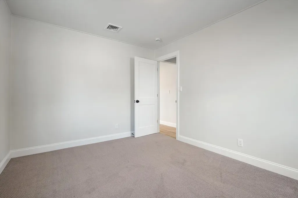 513 S 9th Street Lindenhurst NY 11757