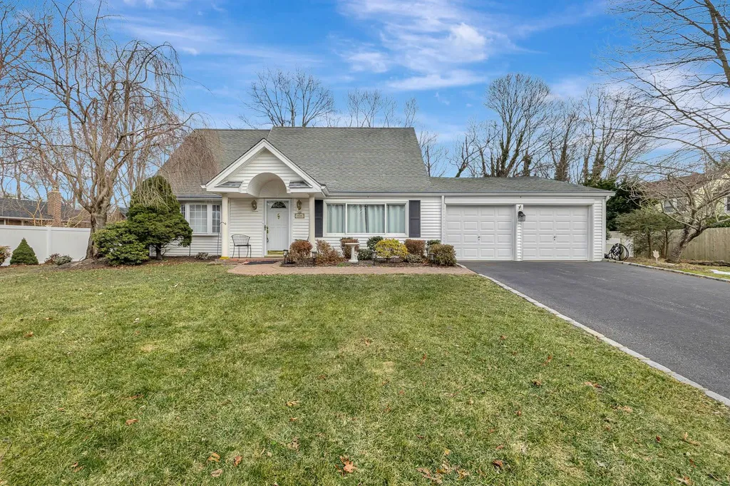 3 Shelbourne Lane Brookhaven NY 11790