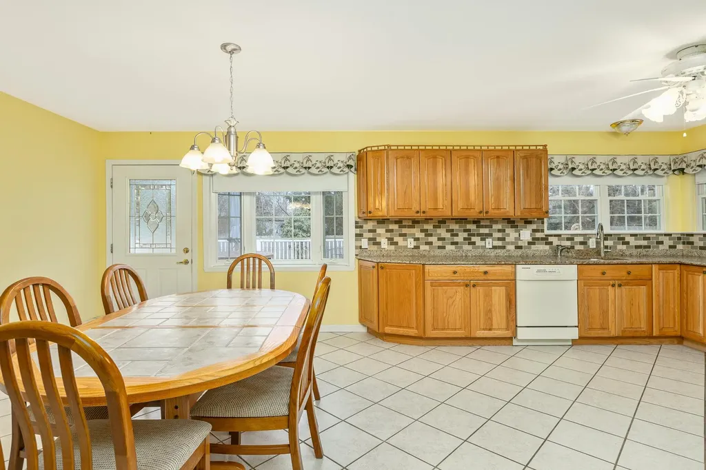 3 Shelbourne Lane Stony Brook NY 11790
