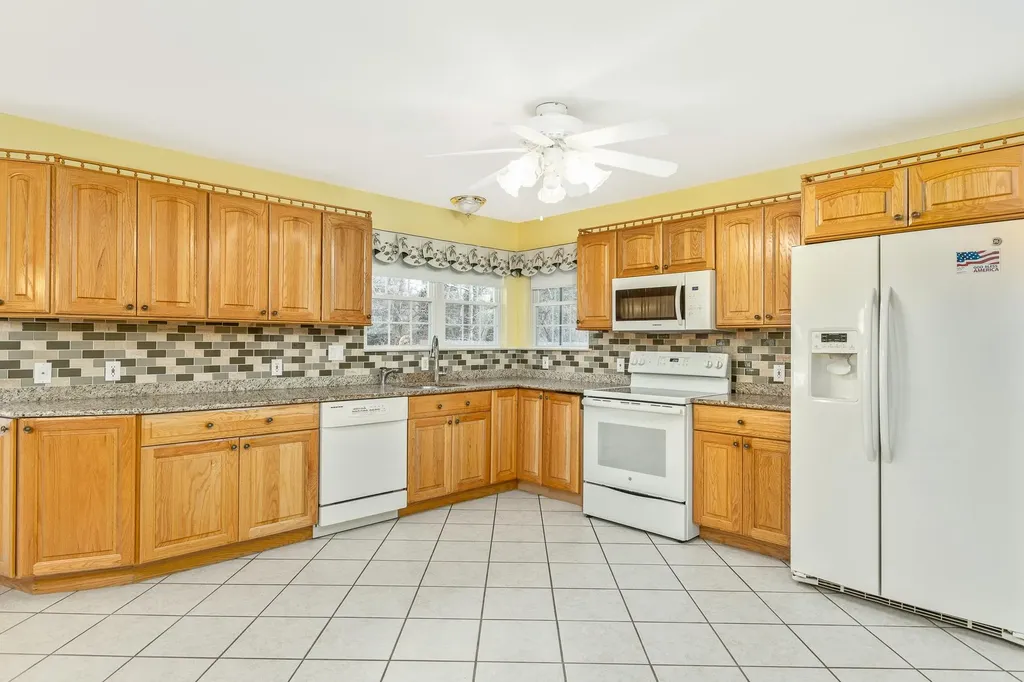 3 Shelbourne Lane Stony Brook NY 11790
