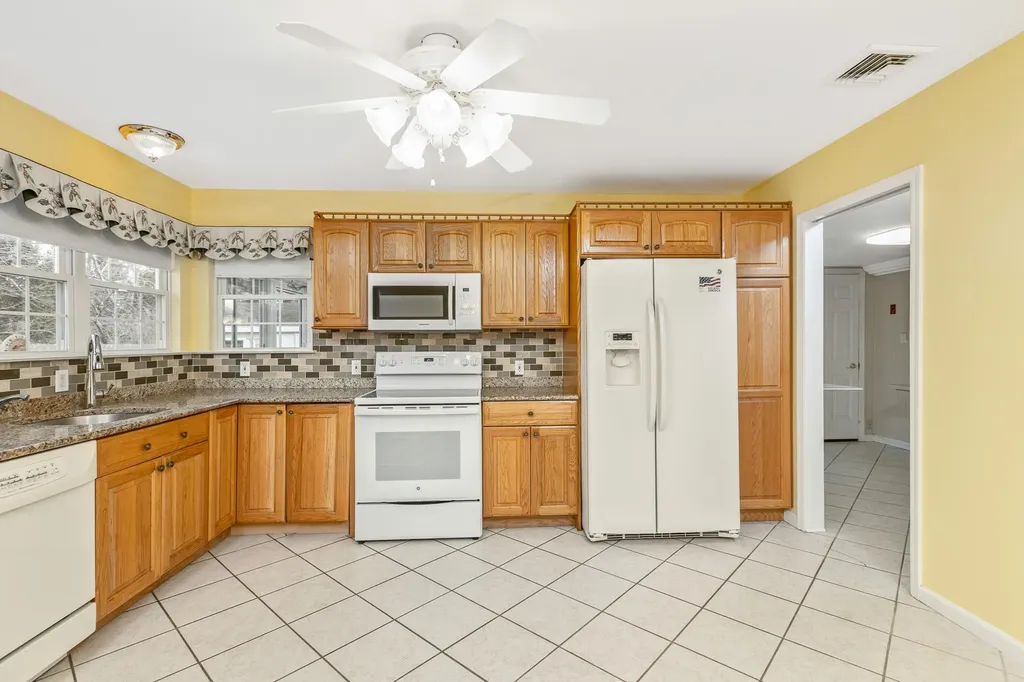 3 Shelbourne Lane Stony Brook NY 11790