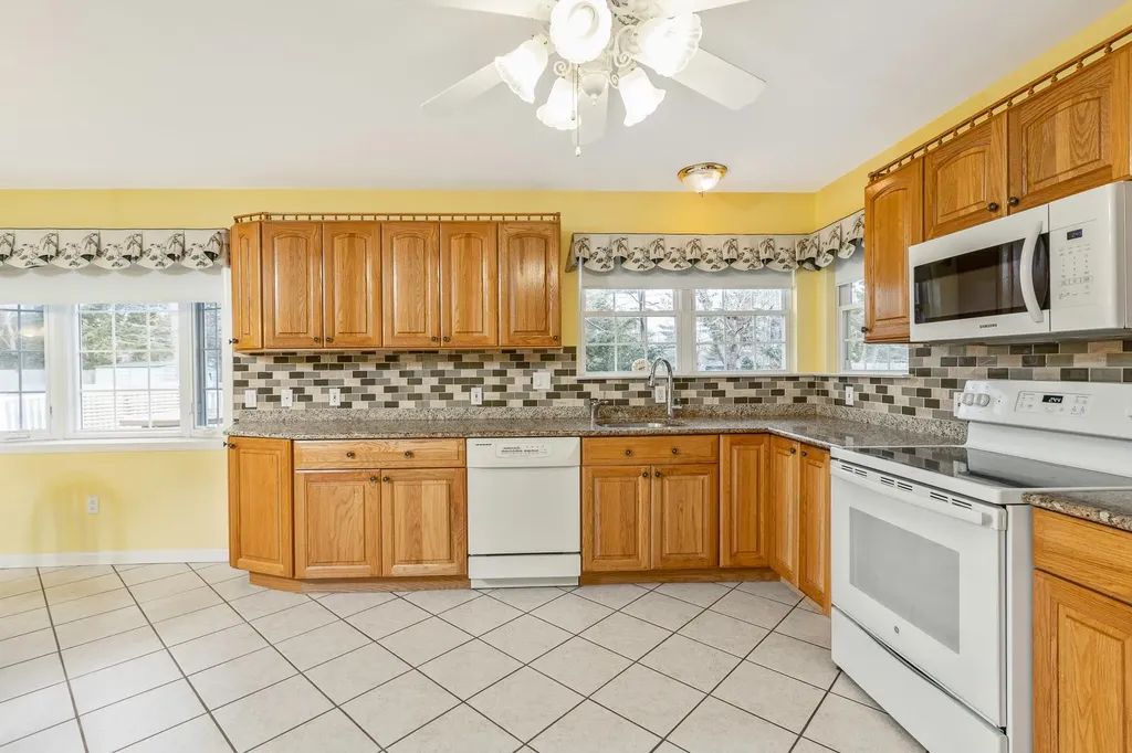 3 Shelbourne Lane Stony Brook NY 11790