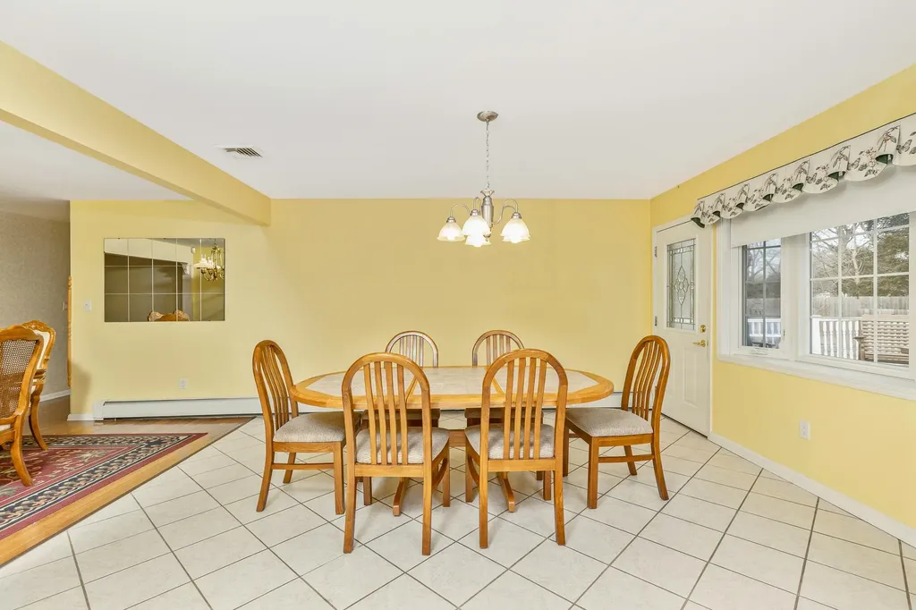 3 Shelbourne Lane Stony Brook NY 11790