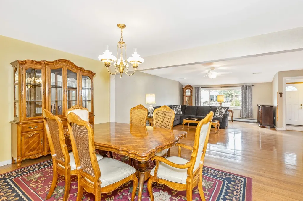 3 Shelbourne Lane Stony Brook NY 11790