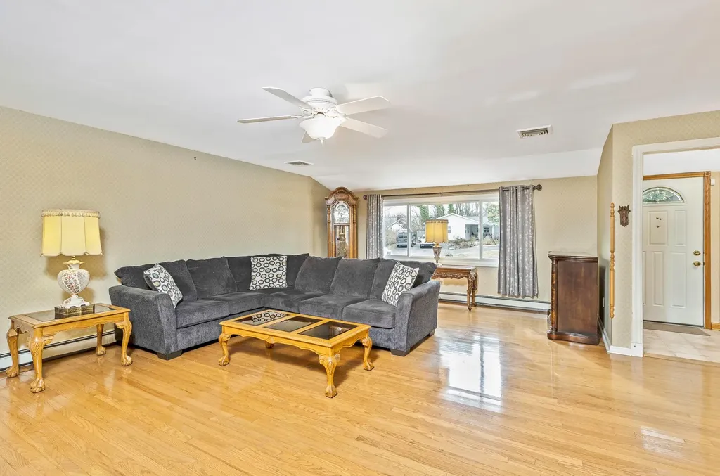 3 Shelbourne Lane Stony Brook NY 11790