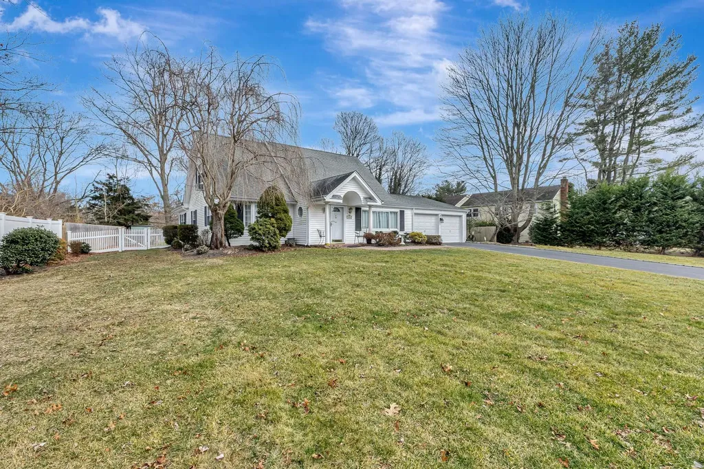 3 Shelbourne Lane Stony Brook NY 11790