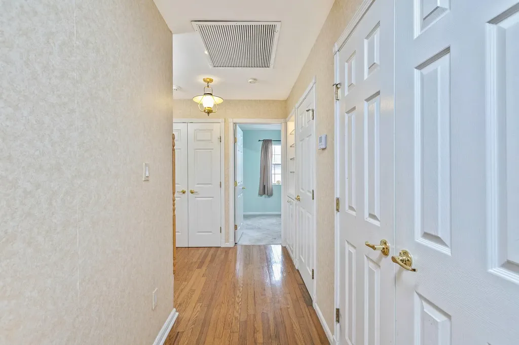 3 Shelbourne Lane Stony Brook NY 11790