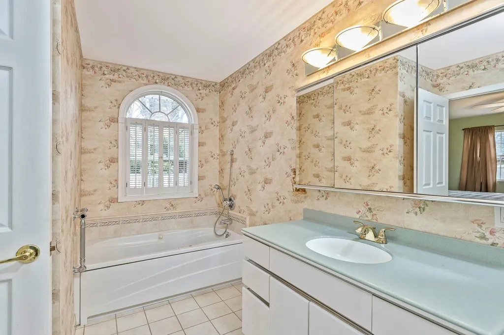 3 Shelbourne Lane Stony Brook NY 11790