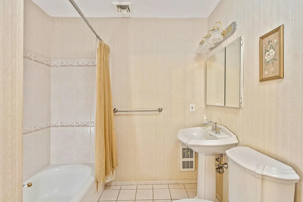 3 Shelbourne Lane Stony Brook NY 11790