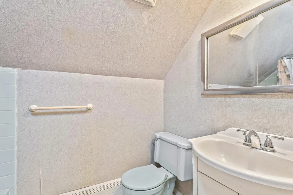 3 Shelbourne Lane Stony Brook NY 11790