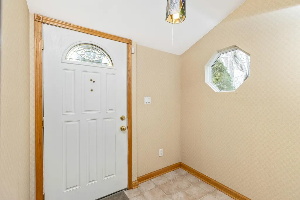 3 Shelbourne Lane Stony Brook NY 11790