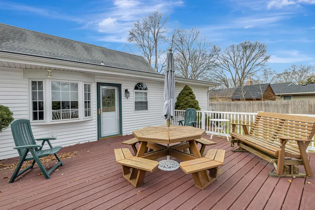 3 Shelbourne Lane Stony Brook NY 11790