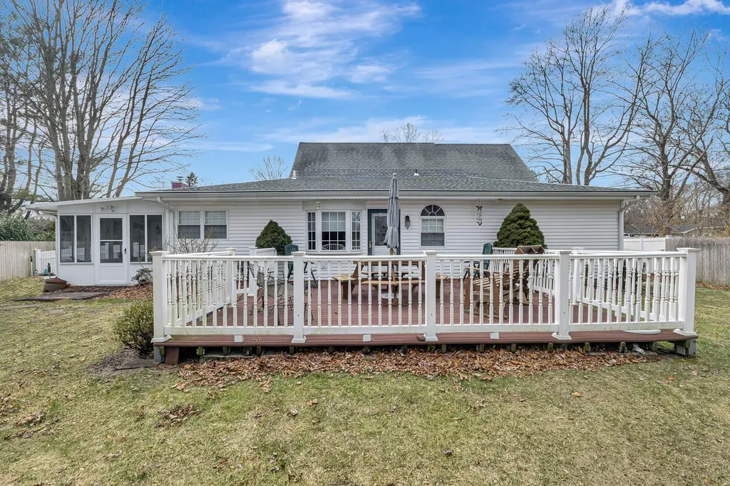 3 Shelbourne Lane Stony Brook NY 11790