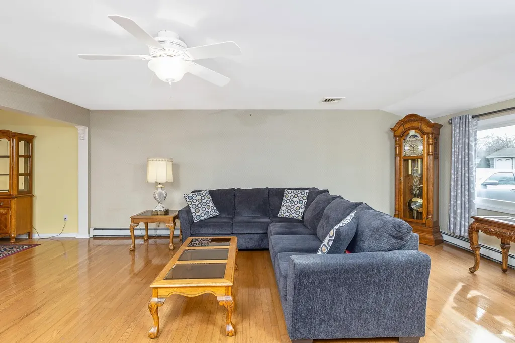 3 Shelbourne Lane Stony Brook NY 11790