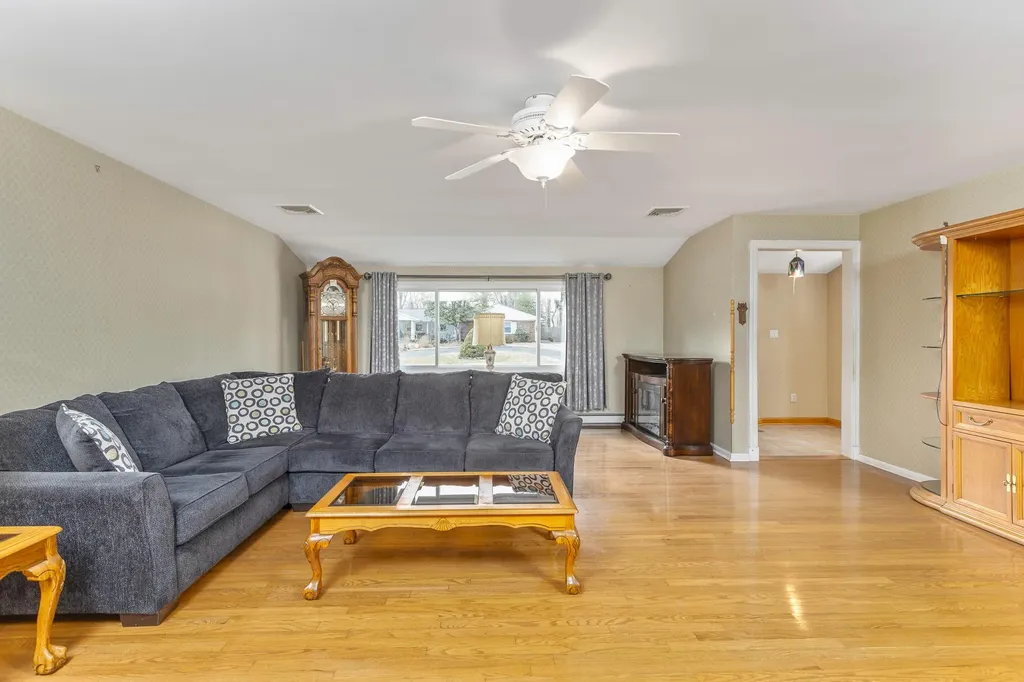 3 Shelbourne Lane Stony Brook NY 11790