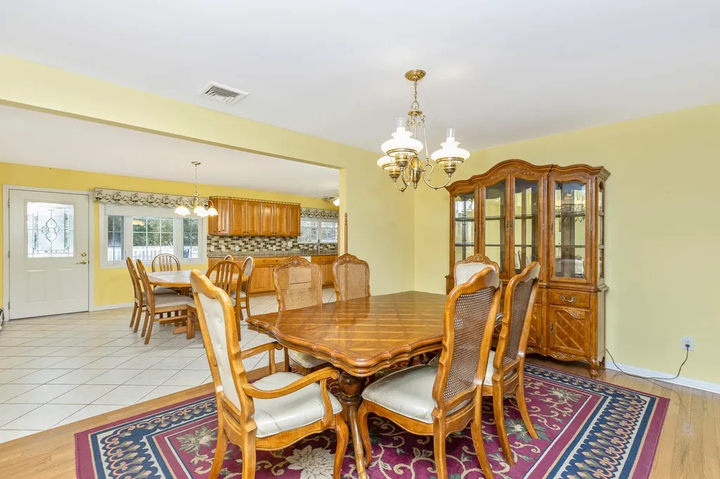 3 Shelbourne Lane Stony Brook NY 11790