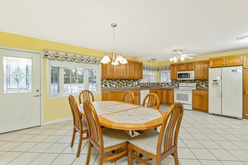 3 Shelbourne Lane Stony Brook NY 11790