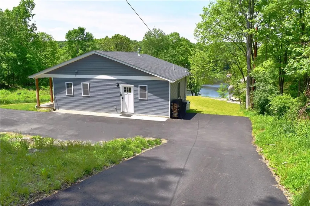 29 Lakeside Drive New Windsor NY 12553