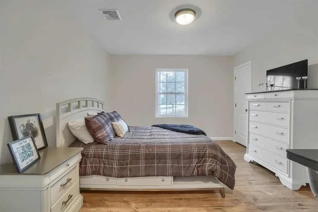 29 Lakeside Drive New Windsor NY 12553