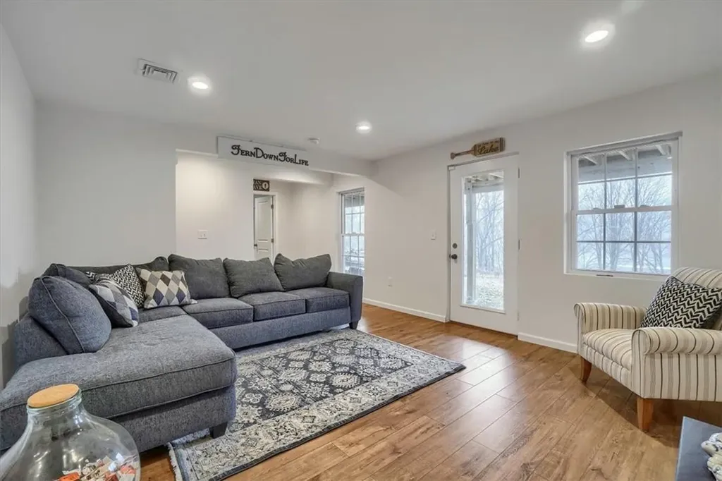 29 Lakeside Drive New Windsor NY 12553