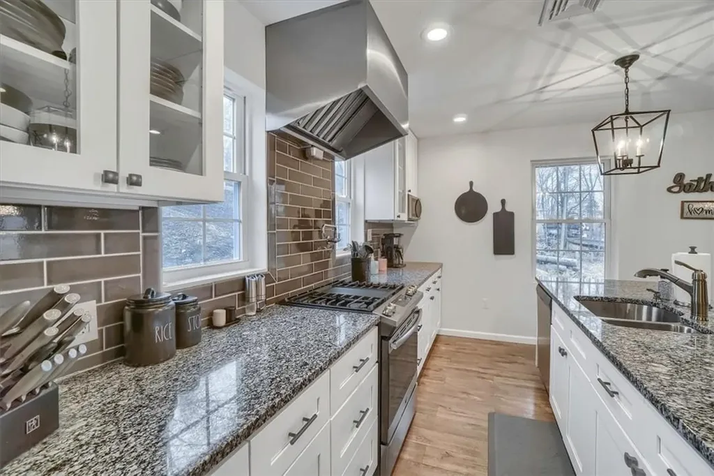 29 Lakeside Drive New Windsor NY 12553