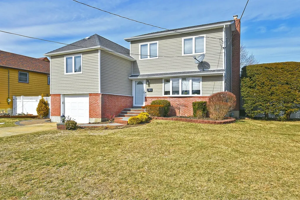 50 Parkview Circle Bethpage NY 11714