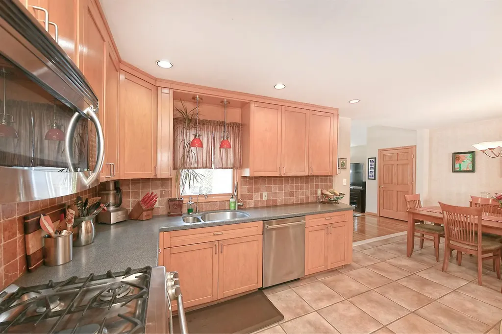 50 Parkview Circle Bethpage NY 11714