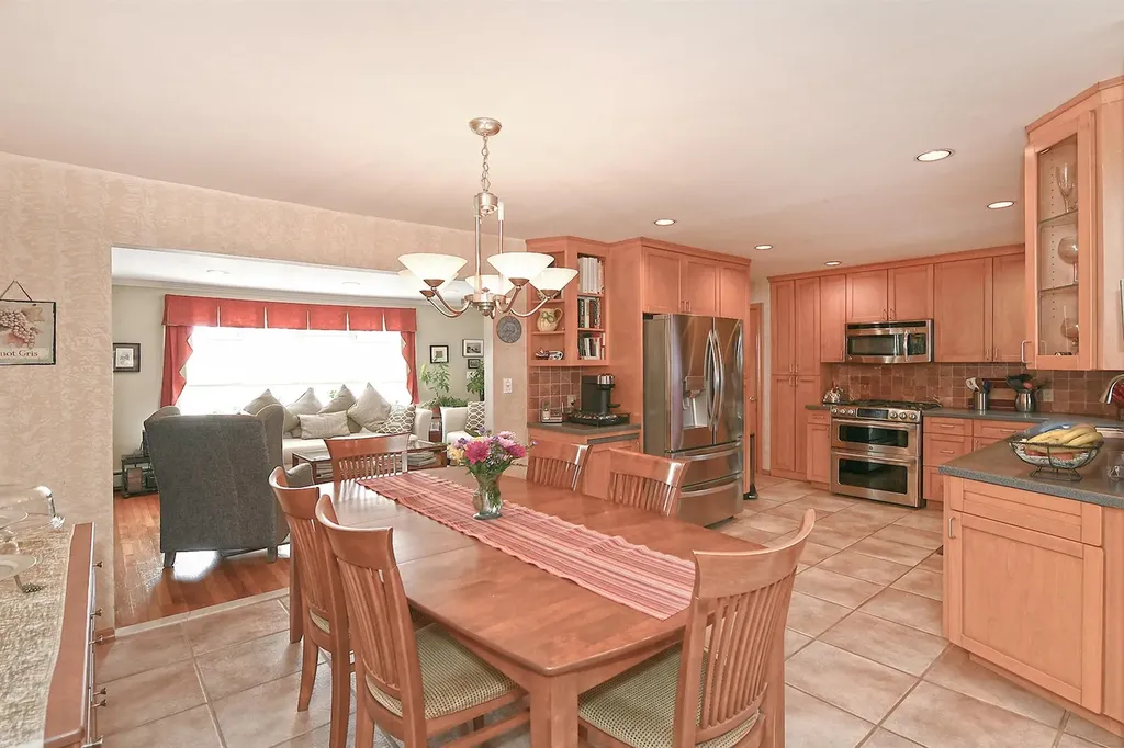 50 Parkview Circle Bethpage NY 11714