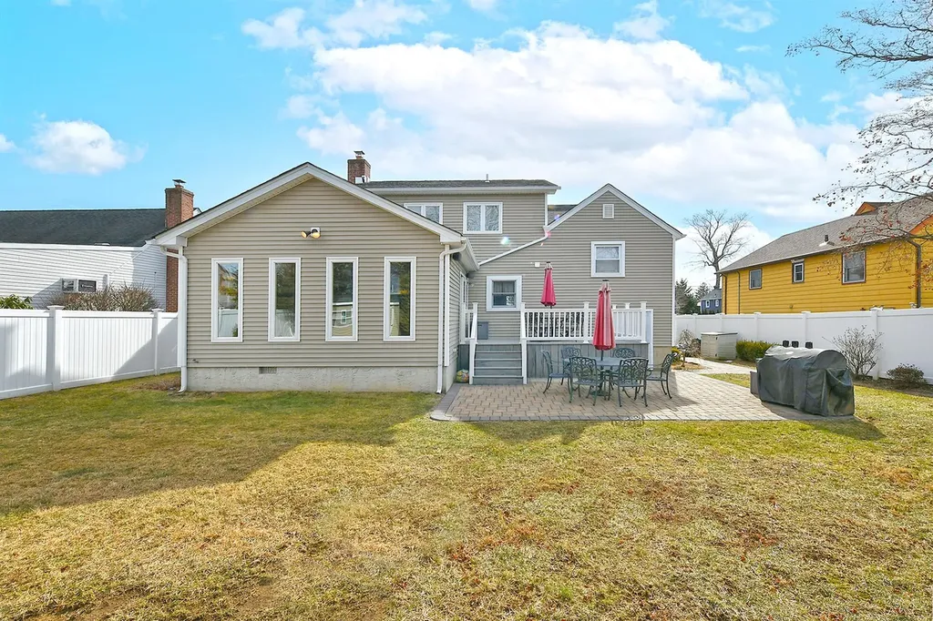 50 Parkview Circle Bethpage NY 11714