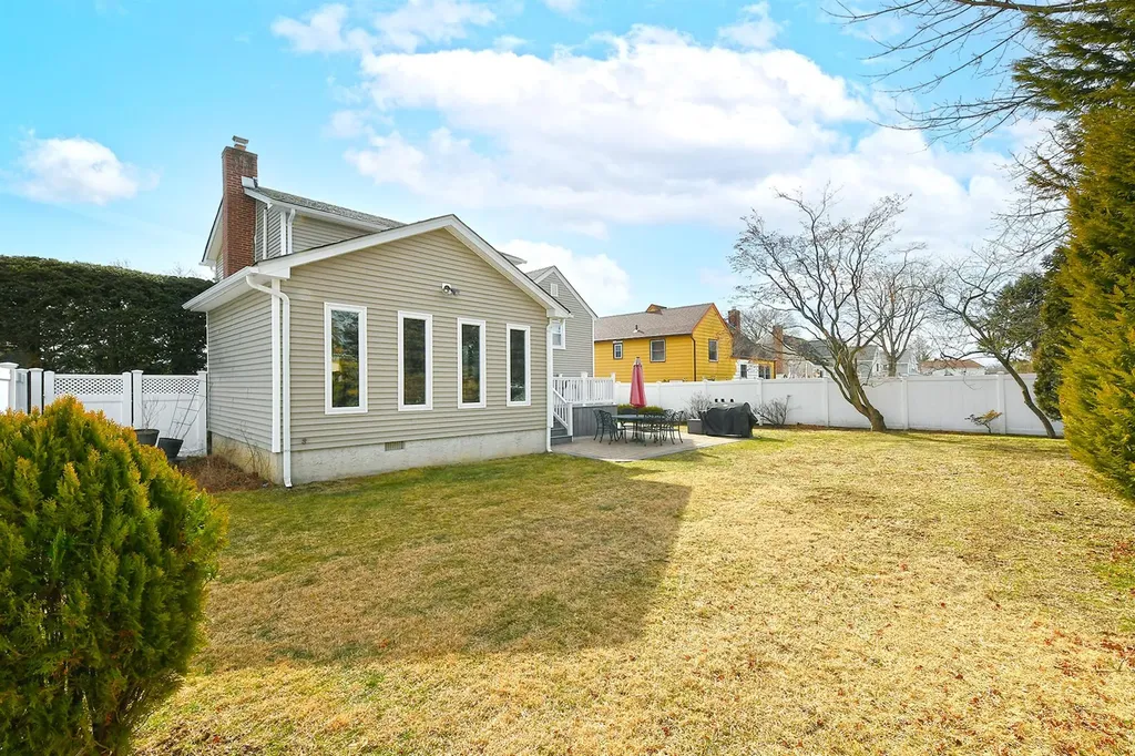 50 Parkview Circle Bethpage NY 11714