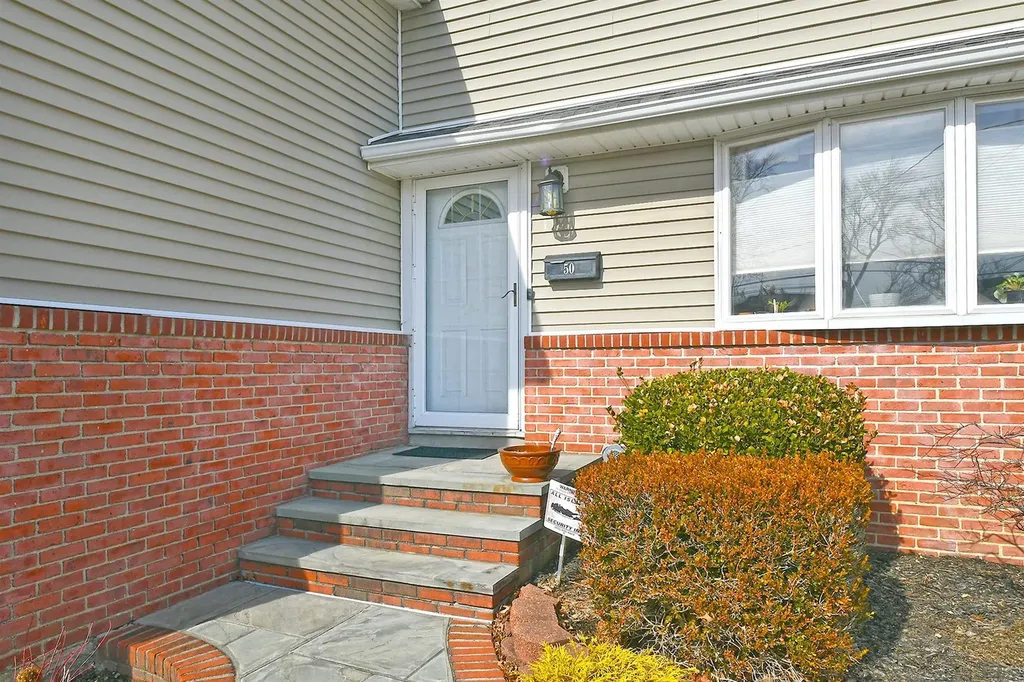 50 Parkview Circle Bethpage NY 11714