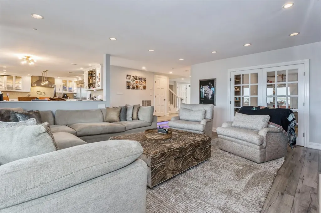 319 Harbor Drive Lido Beach NY 11561
