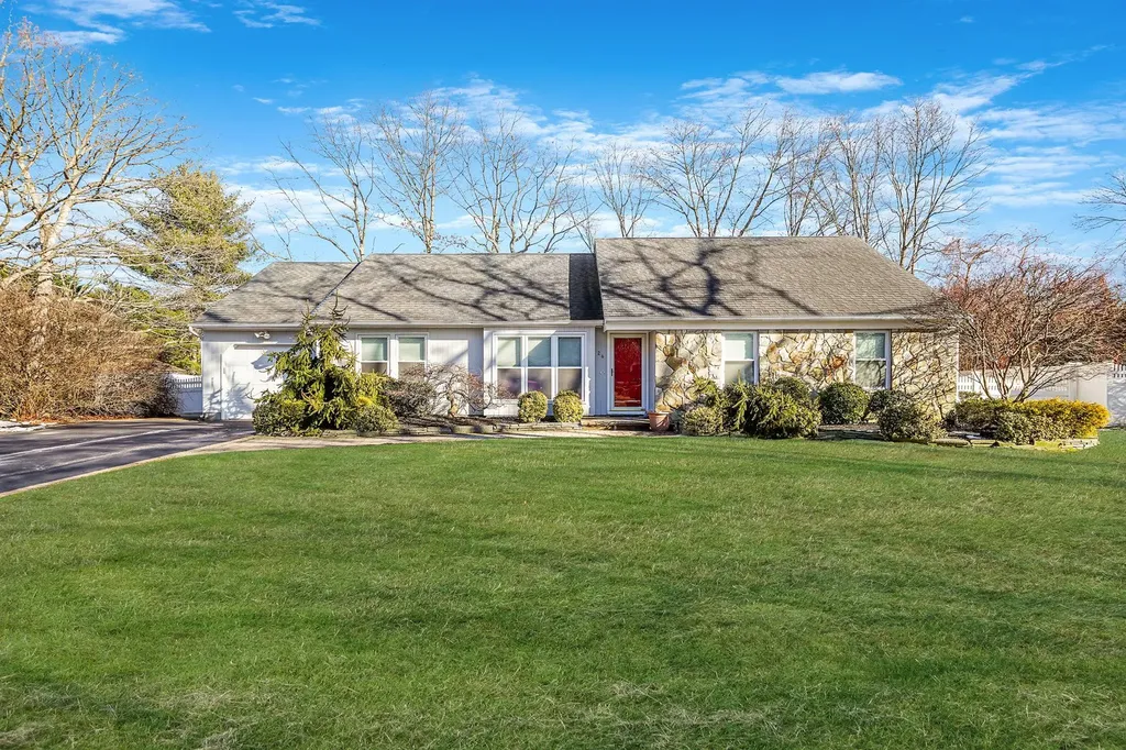 26 Oak Meadow Road Commack NY 11725