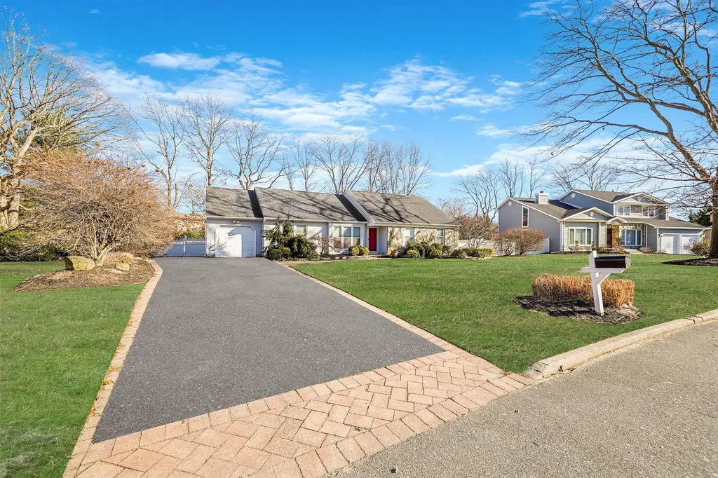 26 Oak Meadow Road Commack NY 11725