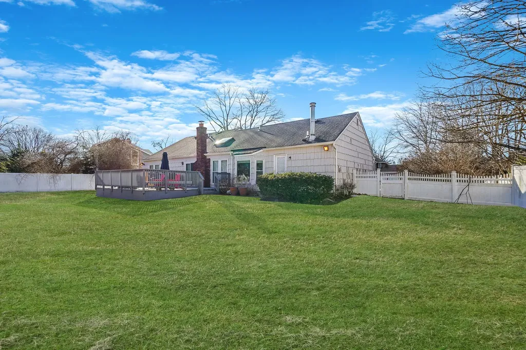 26 Oak Meadow Road Commack NY 11725
