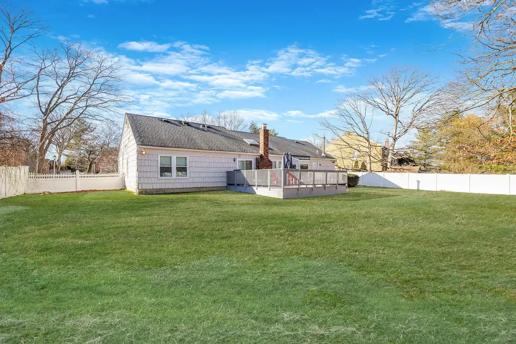 26 Oak Meadow Road Commack NY 11725