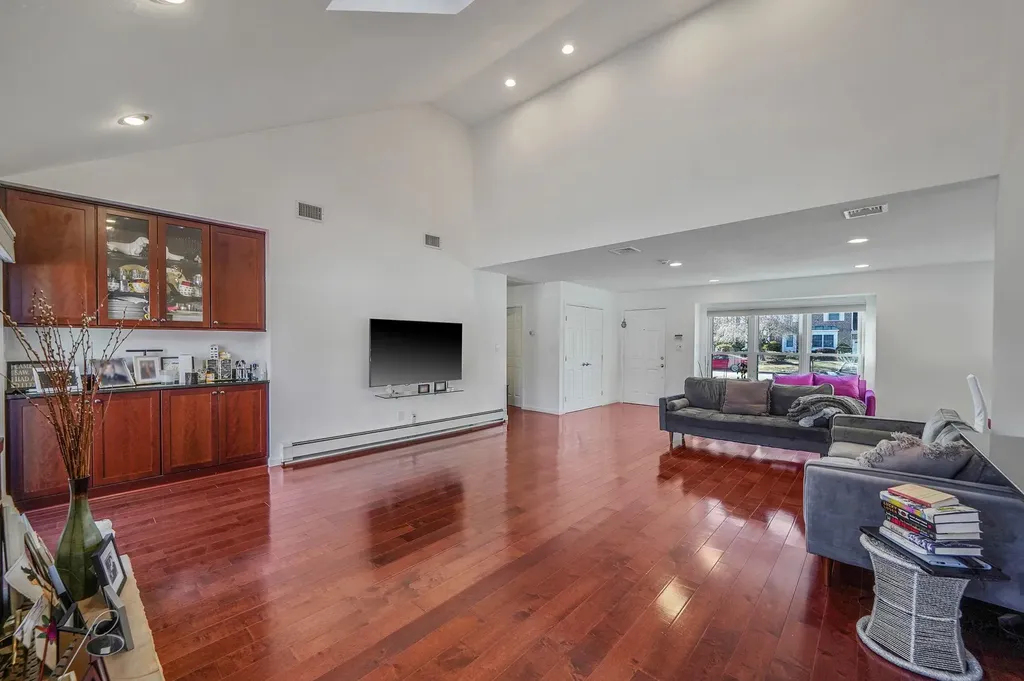 26 Oak Meadow Road Commack NY 11725