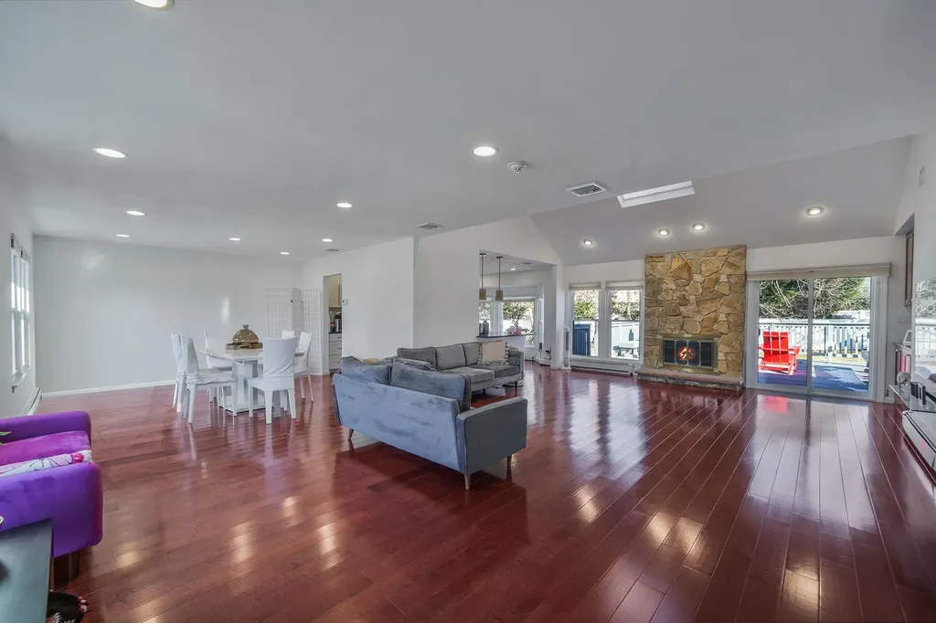 26 Oak Meadow Road Commack NY 11725